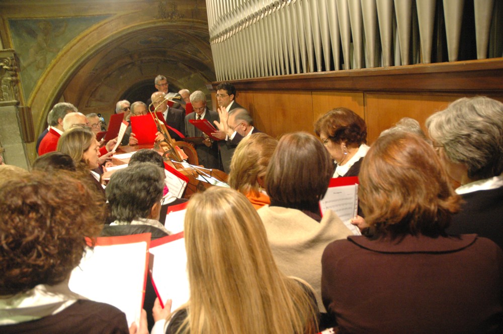 La Corale durante la sua esecuzione