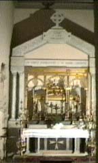 Chiesa Parrocchiale: altare della Santa con l'urna che ne custodisce il corpo