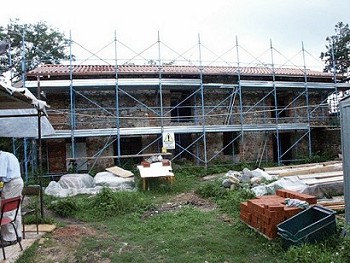 Il rustico in fase avanzata di recupero