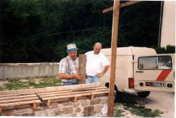 Si comincia a costruire