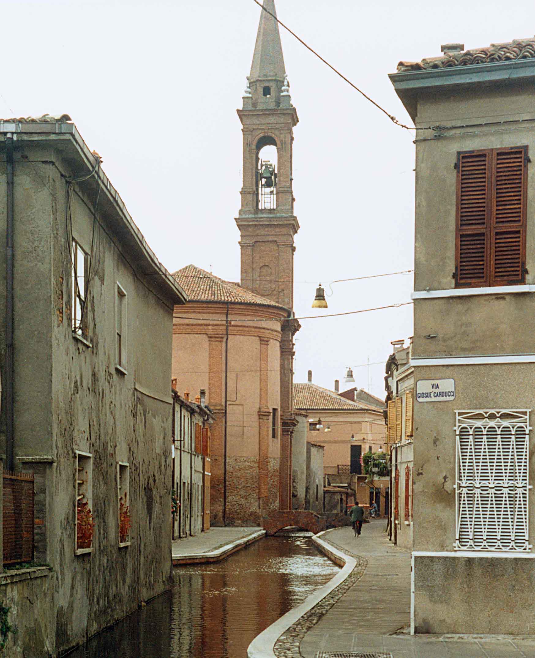 il campanile visto da via del Rosario