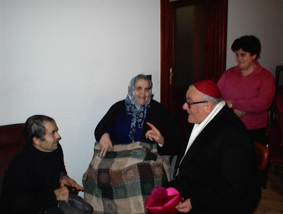 L'Arcivescovo durante la visita pastorale