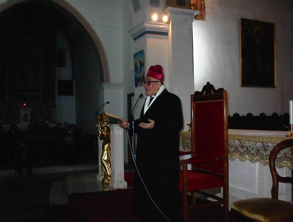 L'Arcivescovo durante la visita pastorale
