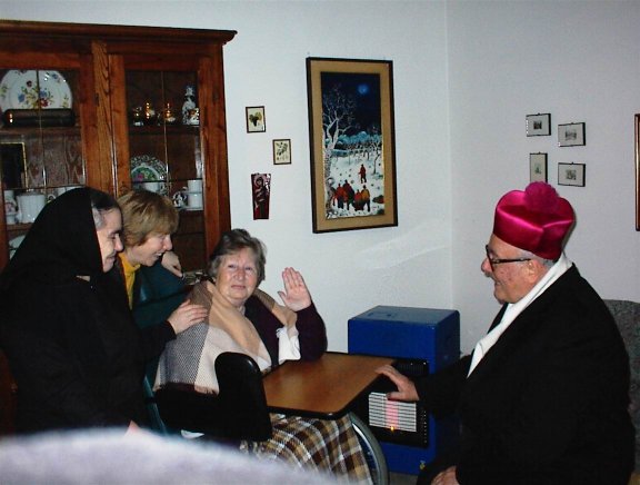 L'Arcivescovo durante la visita pastorale