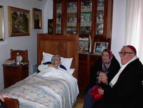 L'Arcivescovo durante la visita pastorale