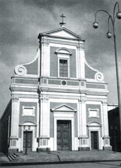 La facciata della Chiesa Madre di Macchia appena dopo l'ultimo restauro