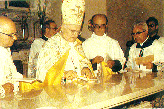 benedizione altare.jpg (70105 byte)