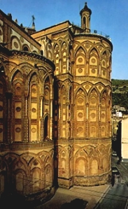 ...la struttura poderosa delle absidi