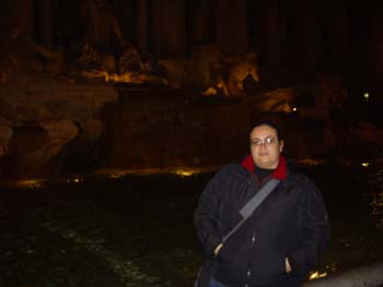 Alla Fontana di Trevi (2)