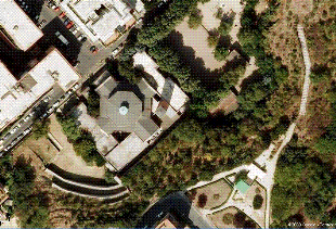 Veduta aerea della Parrocchia con la collina