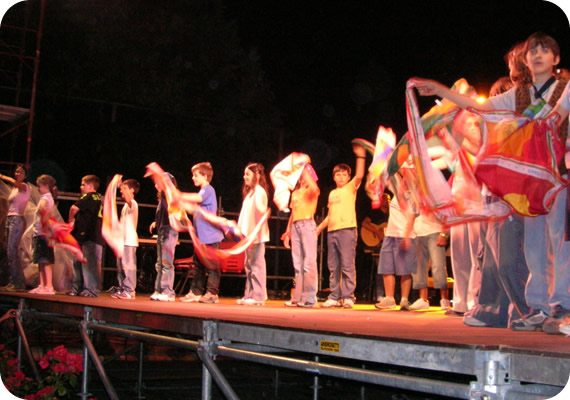 550x378 pixels (73K)