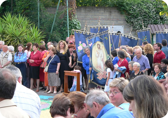 550x378 pixels (82K)