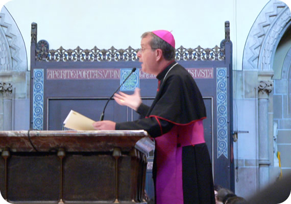 550x378 pixels (57K)