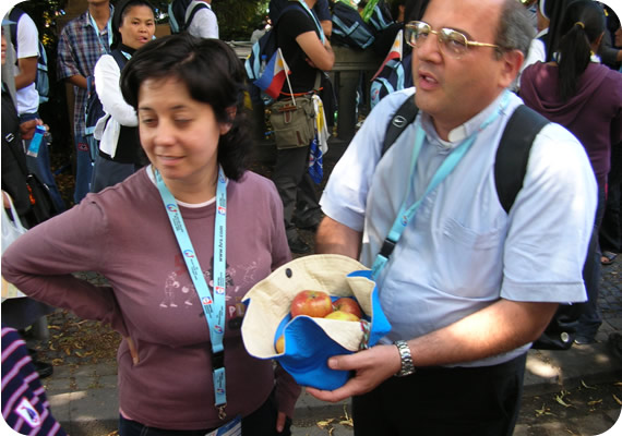 550x378 pixels (71K)