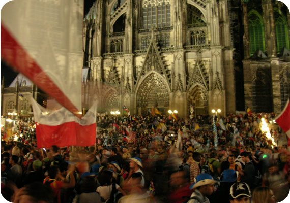 550x378 pixels (72K)