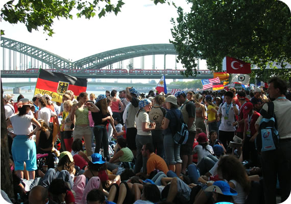 550x378 pixels (78K)