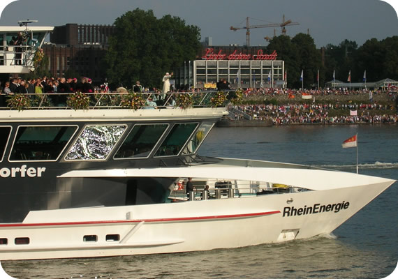 550x378 pixels (67K)