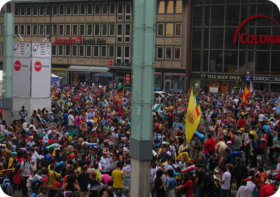 550x378 pixels (81K)