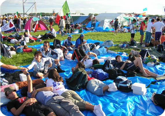 550x378 pixels (80K)