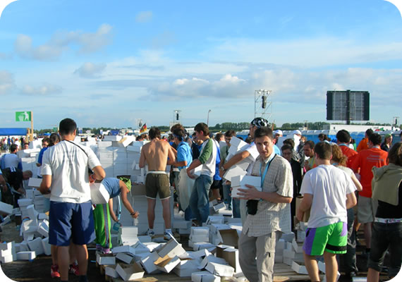 550x378 pixels (58K)