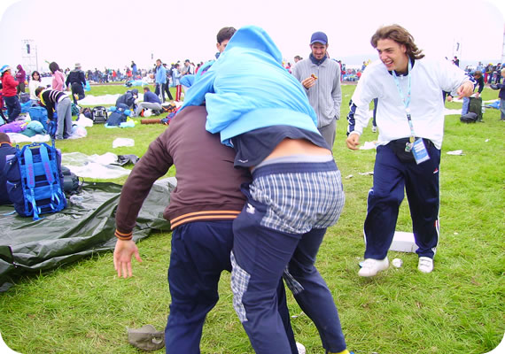 550x378 pixels (79K)