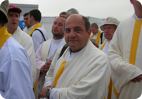 550x378 pixels (76K)