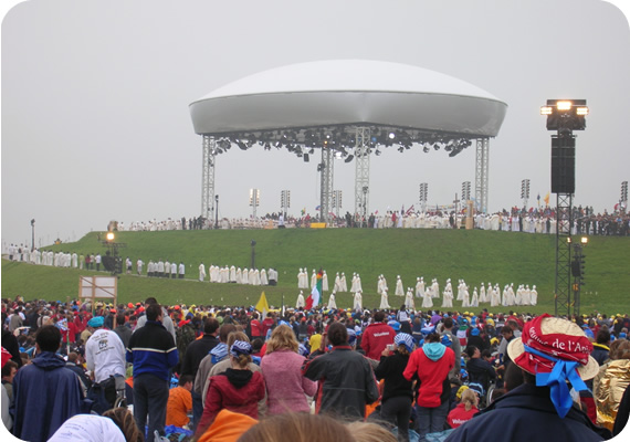 550x378 pixels (83K)