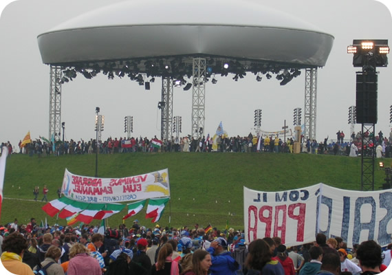 550x378 pixels (69K)