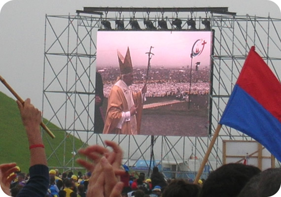 550x378 pixels (70K)