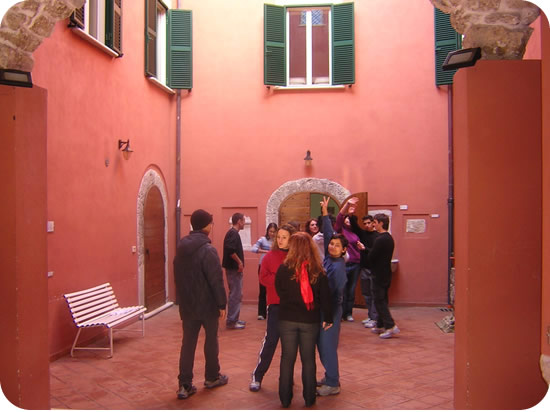 530x390 pixels (45K)