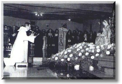 La preghiera e la benedizione del Papa e di Maria, accompagneranno sempre coloro che sosteranno in preghiera davanti all'immagine della Madonna