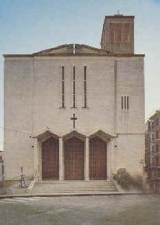 Chiesa del Sacro Cuore di Gesù: la facciata