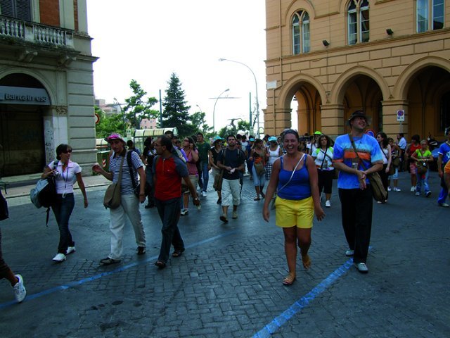 Il gruppo arriva a Piazza San Giustino
