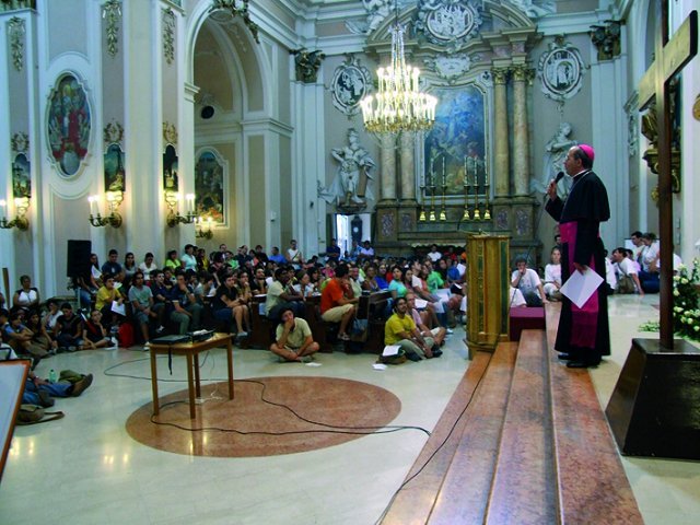 I giovani in cattedrale con padre Bruno