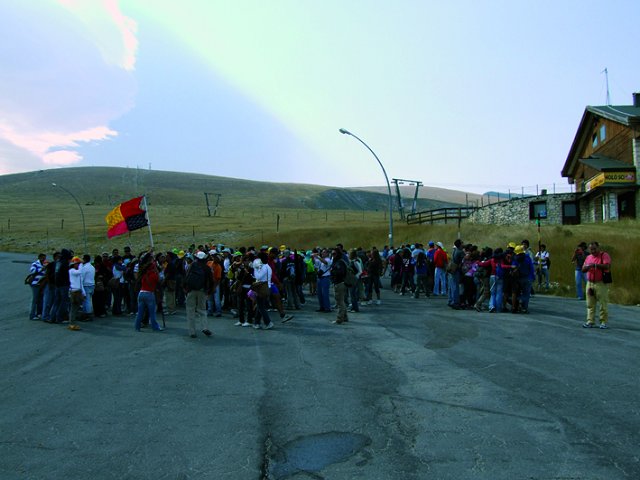 Sulla Maiella c'era un vento terribile. Dopo la preghiera nell'Albergo Mammarosa siamo scesi a Passolanciano per la colazione