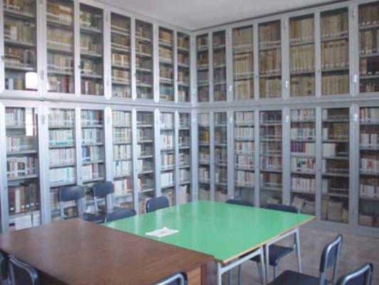 Immagine della biblioteca del convento dell'Incoronata